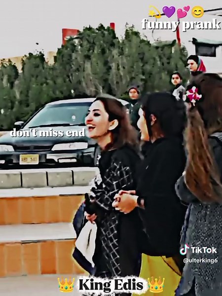 Captivating Smiles: Beautiful Girl's Joyful Expression