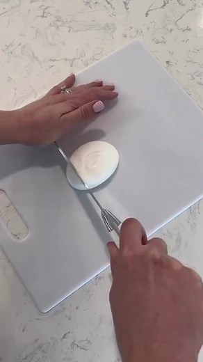 24K views · 505 reactions | Need a fun activity this week? Try this! ️ DIY BATH CRAYONS ️ All you need is child appropriate soap, food coloring and a silicone mold! Be aware that the mixture will be hot right after melting so adults should use a spoon to add the mixture to the mold. Close adult supervision is always required when doing the activities and hacks on our profile ❤️ #diyplayideas #toddlerparents #KidActivities #toddleractivities #momsoffb | The Bast Family | Facebook