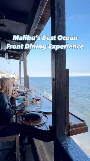LA Hiking + Wellness Escapes on Instagram: "📍@moonshadows_malibu – The ultimate spot for oceanfront dining! 20356 Pacific Coast Hwy, Malibu, CA 90265, this restaurant offers stunning ocean views, perfect for sunsets 🌅 and a relaxing meal by the water. 🍴 Known for its mouthwatering seafood and signature dishes, Moonshadows blends Asian, Italian, and American flavors to create a unique dining experience. Don’t miss their weekend brunch and signature cocktails! 🍹 ⚠️ Things to know: * Parking is