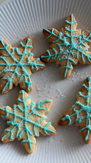 Eisha-Marie Eisel on Instagram: "🎄✨ Baking hack alert! ALDI’s Crofton Christmas Cookie Cutter Set ($8.99) is hitting Special Buys October 8th and it’s the perfect way to get ahead before the festive rush. Make a big batch of sugar cookies now, freeze them plain, and pull them out to decorate when those surprise December events pop up. 🍪✨ ALDI’s got all your baking needs covered (without blowing the budget), so you can get organised early and still show up with the centrepiece everyone talks ab