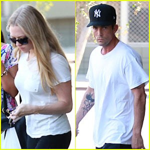 Amanda Seyfried & Desmond Harrington: Tea Bar Twosome!