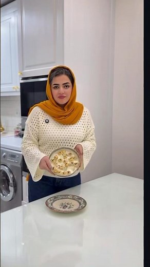 یکی از خوشمزه ترین و ساده ترین دسرهای ایرانی فقط با دو قلم مواد#دسر #dessert #shorts