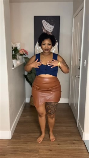 Faux leather skirt for a casual fall wear #fashion #fall #beauty #curves | Lovely Simone