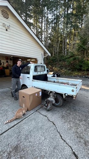 @the_barn_brothers on Instagram: "Engine swapping our Daihatsu mini truck. We are swapping the original 356cc with a brand new 23hp Briggs and Stratton. Thank you @smallenginewarehouse for sending us the engine! #minitruck #daihatsu #keitruck #engineswap"