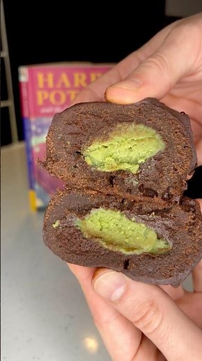 Cauldron Cakes from Harry Potter 🧙🏼#pagetoplate #harrypotter #cake