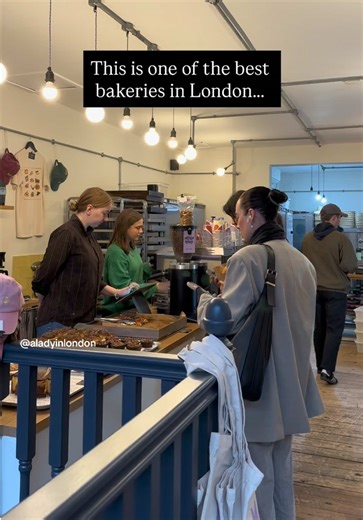 This is one of the best bakeries in London. It's a great place for bread and pastries, and it's worth a special trip. Don't miss the famous sourdough! You can see Maya's Bakehouse on my blog. Head to the link in my bio, @aladyinlondon, and use the search box to find my blog post about the 9 bakeries you have to try in London. 😍 #london #londonfood #londonbakery #londonbakeries #southlondon