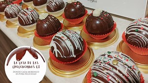 La Casa de las Chocobombas GT se complace en anunciar su exquisita línea de chocolates artesanales. Elaborados con los mejores ingredientes y una pasión por la perfección, nuestros chocolates ofrecen una experiencia sensorial inigualable. ¡Deleite su paladar con la magia del chocolate artesanal! #chocobombas #chocolatelover #chocolates #Guatemala #artesanal #amano #RELLENOS #EFECTIVO #TARJETAS | La Casa de las Chocobombas GT | Facebook