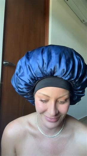 BURBU ™️ on Instagram: "Raíces firmes, corona libre…… MI IDENTIDAD 🫧 💫 @rosasosad_1"