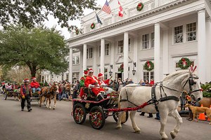 This South Carolina Town Dazzles With Lowcountry Christmas Traditions