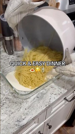 QUICK & EASY DINNER RECIPE-Viral Baked Spaghetti #viralrecipe #easydinner #familydinner