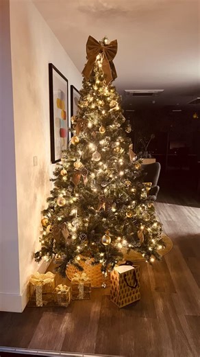 2025 at The Residence 🎄 What a year! These photos capture what The Residence is really all about, not just desks and meeting rooms, but the coffees, the laughs, the spontaneous brainstorms, and the friendships that happen when you bring brilliant people together. To our wonderful community: thank you for choosing to build your businesses alongside each other. You’ve turned up, supported each other, celebrated wins, and made this place feel less like an office and more like… well…. a place were 