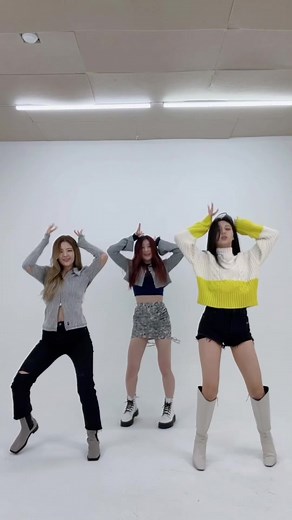 #LOCOchallenge#CrownDance #왕관춤#LIA #리아 #CHAERYEONG #채령 #YUNA #유나#ITZY #있지 #MIDZY #믿지#CRAZYINLOVE#LOCO#ITZY_LOCO