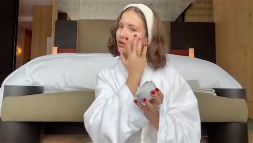 Ruby Lyn on Instagram: "morning refresh in the mountains 🏔️"