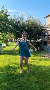 @emmaslifescience See more reels on my main acc 👈💕 Rocking the messy hair and thriving on caffeine ☕️😅 Balancing work, fun, and self-care like a boss! #happyfallyall #lovelyflowers #cutecore Credits: @flowerlyemmi (I am just a fanpage) | Emma Clarke