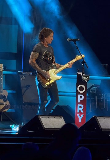 Keith Urban's Soulful Performance of 'Blue Ain’t Your Color'