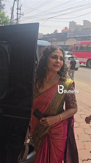 നവരത്‌ന പട്ടിൻ്റെ ലോഞ്ചിംഗ് നിർവഹിക്കാനായി കോടികൾ വിലയുള്ളകാറിൽസിനിമാ സ്റ്റൈലിൽവന്നിറങ്ങിയ ആശശരത്