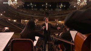 [BIRTHDAY] 🎂❤️ Happy 40th birthday maetro Gustavo Dudamel! Watch him conduct Beethoven's Fifth Symphony with the Simón Bolívar Symphony Orchestra of Venezuela! 🎂❤️ https://rebrand.ly/Dudamel_Beethoven | medici.tv