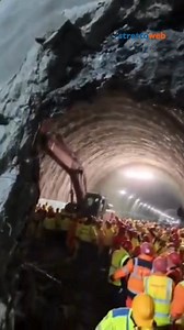 Nuova SS106 Jonica Taranto-Reggio Calabria, svolta nel Terzo Megalotto: abbattuto il diaframma della galleria Trebisacce. La maxi opera da 3,3 km – la più lunga della tratta – segna un nuovo traguardo nei lavori Webuild per Anas: avanzamento complessivo vicino all’80%. Il progetto collegherà i litorali ionici e gli assi A14-A2 riducendo i tempi di percorrenza. #Calabria #SS106 #JonicaTarantoReggioCalabria #TerzoMegalotto #GalleriaTrebisacce #MaxiOpera #NuovoTraguardo #LavoriWeBuild #Anas #avanza
