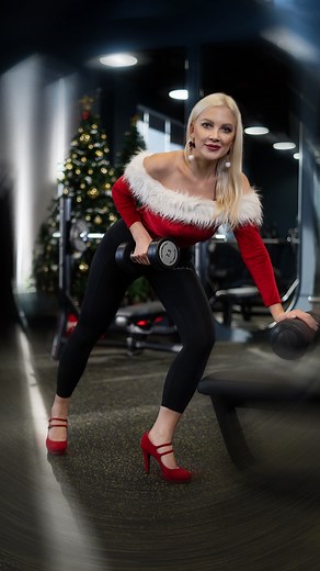 VI.FIT on Instagram: "Vifit Christmas surprises are on the way🎁🎄 Begin the New Year with Vifit 💪🏽 Focus on yourself,Balance your body and mind🧘🏽‍♀️ @my.vifit WWW.MYVIFIT.COM 00968-24517297 📍Muscat Hills #Vifit #VifitOman #MuscatHills #ExclusiveFitness #muscatgym"