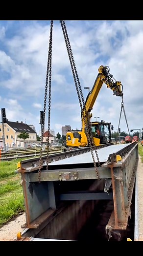 35K views · 204 reactions | Why was this type of track laid here? #pritepraveen #machine #train #railway #railroad #fblifestyle #ferrocarril #rails | Prite Praveen | Facebook