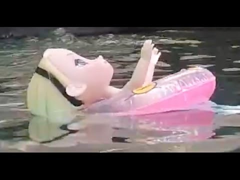 ELSA and ANNA toddlers bubble bath, swimming pool fun with Ariel, swim splash, underwater adventure