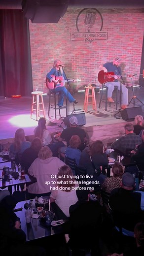 I wrote this song about chasing a dream. It’s a blessing and a curse when you’re trying to live on the shoulders of giants ❤️ #countrymusic | Emmy Moyen