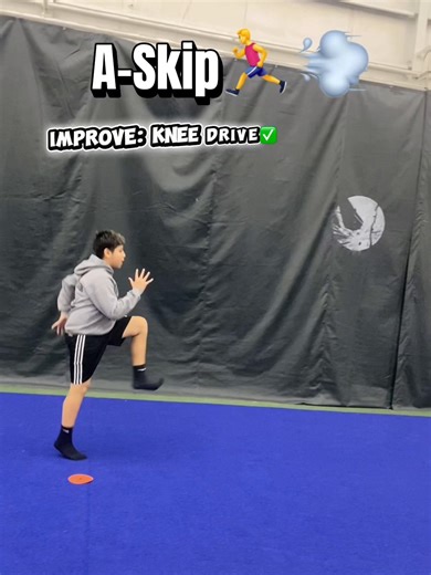 A-Skip🏃‍♂️💨 - Utilize this exercise to improve your sprint mechanics🏃‍♂️💨 - Other Key 🔑 Benefits of the A-Skip ⬇️ - Improves knee drive (bringing the knee up correctly) - Boosts coordination (arms legs timing) - Improves rhythm & cadence (quicker, cleaner steps) - Enhanced foot strike - Posture (long hips, chest up, strong core) - Activates glutes & hip flexors - Supports speed & acceleration when done properly - Performing 2 x 20 yards • • • • • #askip #agility #speed #fyp #explore