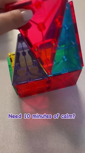 This one toy is really worth the hype! On top of the many educational and developmental benefits such as visual spatial, fine motor, and cognitive (imagination and motor planning), it also provides the benefit of quiet time.🥰😊 | Toy Ideas 2.0