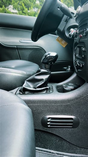 Carnik on Instagram‎: "کاری نداریم که فضای داخلی خیلی کوچیکه و جمع و جوره ولی واقعا جالیوانی هم فضا رو بزرگتر میکنه هم داخل کابین رو زیباتر نظرتون چیه؟ @carnik_car_design #207 #اسپرت #۲۰۷سواران #206 #ماشین"‎