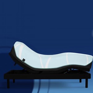 A great way to ease pressure and experience all-night relaxation and comfort is to activate Zero Gravity Mode on your TEMPUR-Ergo® Smart Base. The base will raise your head and feet so you enter a feeling of “weightlessness.” www.tempurpedic.ca #LifeChangingSleep #adjustablebase #ergonomic #tempurpedic | Tempur-Pedic Canada
