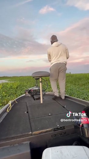 Crappie crazy right now 😮‍💨🔥 #fishingguide #fishingtiktoks #contentcreator #crappie #fishingtips #fishingvideos #foryoupage #fishtok #panfish #lakeokeechobee