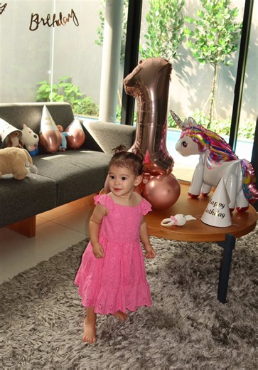 Feliz Cumpleaños Vicky: Celebrando un Año Juntas