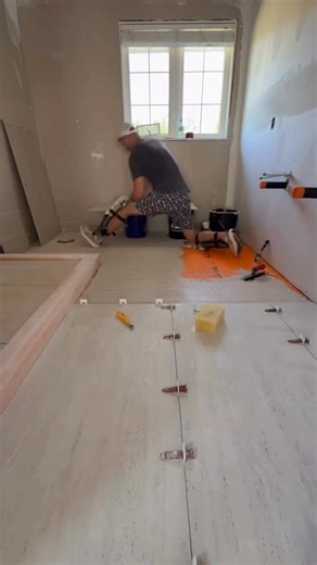 194K views · 695 reactions | This shower is fully waterproofed and complete, with DITRA installed on the outside to protect the surrounding floor. Excellent work 헕혂헿헿헼현혀 헧헶헹헲 헔헻헱 헧헿헶헺 헜헻헰. ️ #DITRA #Waterproofing #TilePrep #ShowerInstallation #TileWork #HomeProjects #ProTiler | Schluter-Systems North America | Facebook