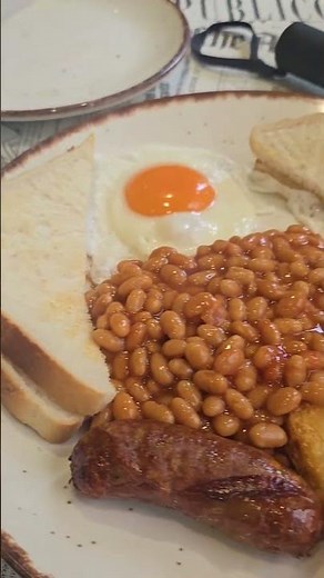 Full English Breakfast in London 🍳 | Traditional & Delicious!