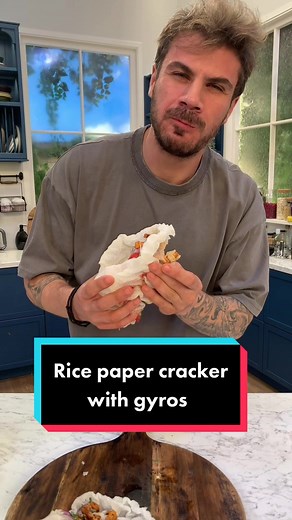 An alternative #souvlaki! 👨‍🍳 #ricepaper #ricepapercracker #gyros #greekfood #fyp #easyrecipe