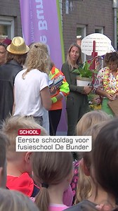 33K views · 88 reactions | De scholen in Flevoland, uitgezonderd Zeewolde, zijn maandag weer begonnen. In Bant zijn de twee scholen samengevoegd onder één naam, De Bunder. Daarom was er ook een openingsmoment. | Omroep Flevoland | Facebook
