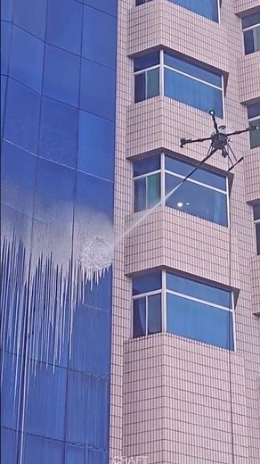 Futuristic! Drone Cleans High-Rise Glass – No Scaffolding Needed!