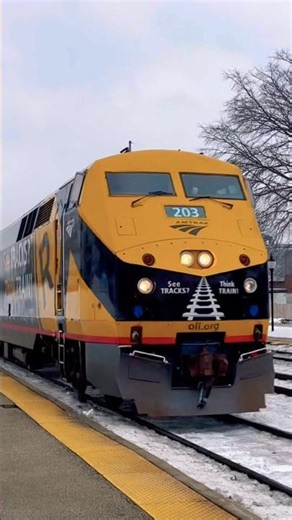 Amtrak #203 Leads Outbound Southwest Chief Past Fairview Avenue