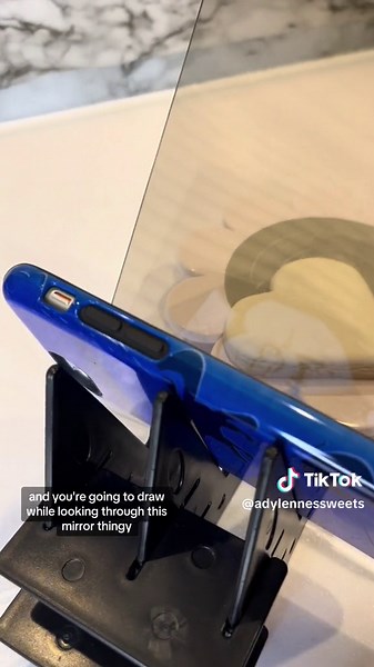 If you are new to cookie decorating, you can try out this projecting tool. I know projectors can be really expensive so if you want something in the mean time, you can give this a try :) #cookiedecorating #beginnercookiedecorator #cookieprojector #sugarcookies #royalicing #rotalicingcookies #cookiedecorator #cookieideas #Up #pixar #disney #drawingoncookies #carlandellie #fyp #foryoupage #fypシ