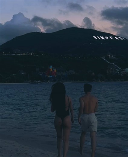 Ocean Breeze Love: The Perfect Beach Vibes