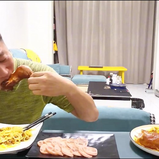 4.5K views · 53 reactions | 藍 Chicken leg flexing its muscles like “come at me.” | Redline | Facebook