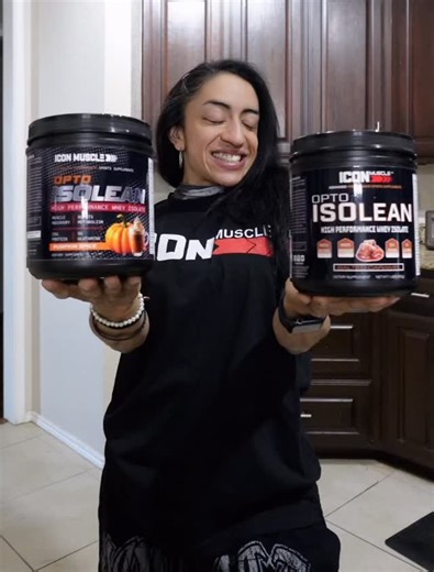 Name a More “Iconic” Duo… I’ll Wait 💁🏻‍♀️ (See What I Did There? 😉) The Duo You Didn’t Know You Needed- Salted Caramel & Pumpkin Spice Me, Personally? I Like It In My Oatmeal to Make Protein Oats, BUT I’ve Also Used It In My Greek Yogurt & Just as a Regular Drink as Well! Think, Like a Pumpkin Spice Latte With Caramel & a Sprinkle of Salt 😍 Literally SO GOOD!! Pair These Two Flavors & Allow Your Taste Buds to Travel to Another Dimension 😍 Pumpkin Spice Season Can be Healthy & Delicious 🎃 #