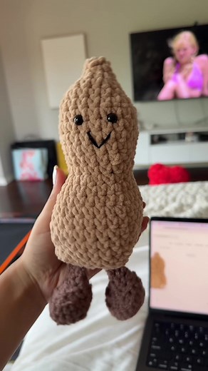 Crocheting a Peanut Jellycat: Custom Amigurumi Guide