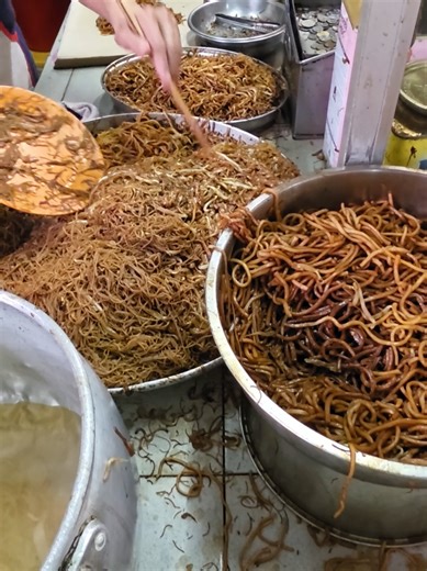 美味超大份经济炒米粉，只需 RM2.40
