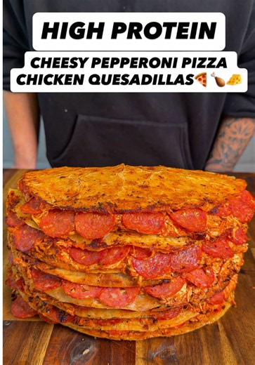 Cheesy Pepperoni Pizza Chicken Quesadillas🍕🍗 65g Protein Each💪🏼 (Macros: Per Quesadilla - 10 Total) 476 Calories 24gC | 16gF | 65gP Ingredients: 1.6KG Boneless & Skinless Chicken Breast (raw weight) 1 Tsp Salt, 1.5 Tsp Smoked Paprika, 1 Tsp Garlic Powder, 1 Tsp Onion Powder 1 Tsp Olive Oil Light Cooking Oil Spray (FryLight) 400g Pizza Sauce/Marinara (Leggo’s Garlic & Herb Pizza Sauce) 140g Light Cream Cheese 4 Diced Garlic Cloves 100ml Hot Sauce (Franks Buffalo Hot Sauce) 40g Freshly Grated 
