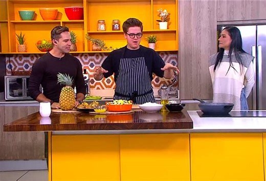 Más que jugos y postres: así puede convertir la piña en la estrella de su cocina | Teletica