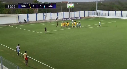Gwo batay pete nan Curaçao samdi a nan moman Guyana t ap jwe ak Anguilla nan eliminatwa U20 an ! 🤯 Tout bagay la te deklannche aprè yon katon wouj ke abit la te bay yon jwè Anguilla. Anpil kout pwen tire nan mitan jwè yo epi abit la, aprè reyinyon ak lòt ofisyèl yo, te deside pa kontinye match la ki fini nan avantaj Guyana. CONCACAF pral gen pou pran gwo desizyon nan jou k ap vini yo la sou dosye sa. | Caleb Jephté Pierre