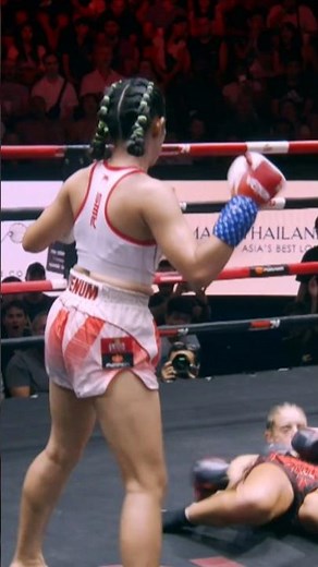 😱 Female Muay Thai KNOCKOUT! #rwsmuaythai