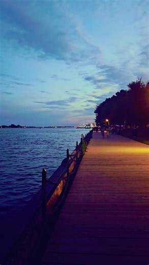 Toronto at Night #Toronto #citylife #exploretoronto #downtown #nightwalk