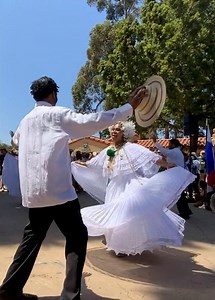 Panama’s White Pollera